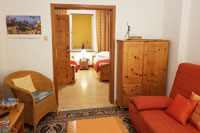 Wohnzimmer Schlafzimmer FeWo Lübeck